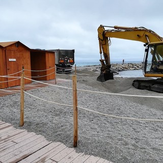 San Bartolomeo al Mare: 1400 tonnellate di ghiaino per il ripascimento delle spiagge libere