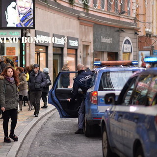 Sanremo: russo dà in escandescenze al Bar Ariston e ferisce un barista, intervento della Polizia