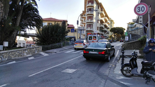 Sanremo: due ragazze investite da un'auto francese in via Padre Semeria, mobilitazione di soccorsi