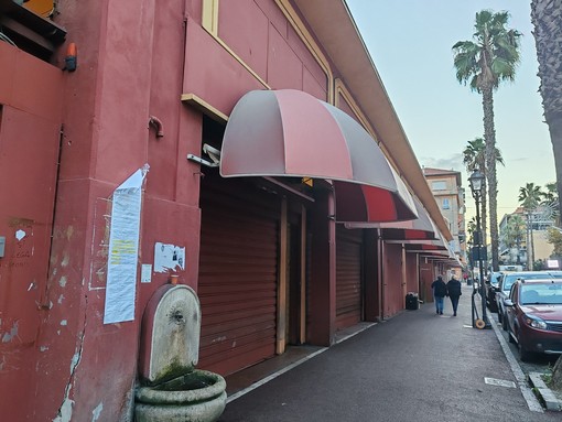 Ventimiglia: servizi igienici del mercato coperto, l’amministrazione implementa il servizio di pulizia