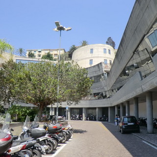 Sanremo: disagi per gli abbonati al posteggio della nuova stazione, Comune autorizza sosta nelle zone B del centro