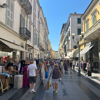 Sanremo, iniziati i 'Saldi di gioia': al via una due giorni all'insegna dello shopping (Foto)