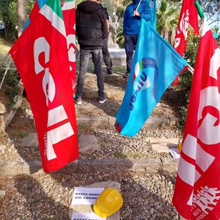 Imperia, presidio di ieri davanti alla Prefettura, Cgil e Uil: &quot;Basta morti sul lavoro!&quot;