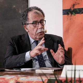 Il tema mafia irrompe nella corsa al voto in Liguria, intervista a Sandro Ruotolo: “Mettere capolista un indagato per voto di scambio è un’enorme responsabilità di Bucci”