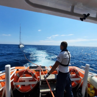 Intervento della Guardia Costiera di Imperia, soccorse tre persone durante la regata delle 'vele d'Epoca'