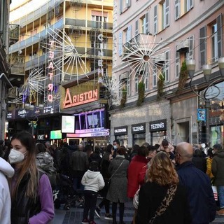 Verso la finale del Festival: tutti in giro per vivere la magia di Sanremo (foto e video)