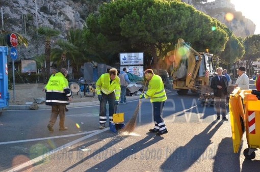 Ventimiglia: pulizia approfondita della pineta a Ponte San Ludovico, questa mattina con la Docks