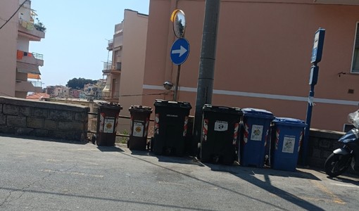 Sanremo, la preoccupazione dei residenti di via Borea: &quot;Svolte non consentite e manovre pericolose, si rischia l'incidente&quot;