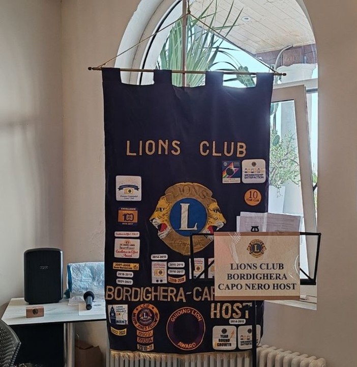 Cuori accesi per l'Ucraina, il Lions Club Bordighera Capo Nero Host dona dieci stufe a legna