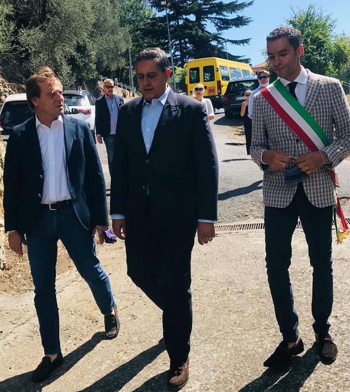 Il Presidente Giovanni Toti, accompagnato dall’assessore regionale Marco Scajola ha incontrato i sindaci della Valle Impero e della Valle Arroscia