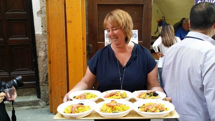 Grande successo a Borgomaro per la sagra della paella - spantegai in ti caruggi. La fotogallery di Christian Flammia