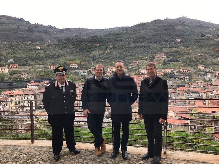 Il Sindaco di Dolceacqua riceve il collega Georges Marsan e l'Assessore Jacques Pastor: “Stiamo cercando una collaborazione anche per quanto riguarda il turismo” (Foto)