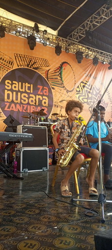 Giovane sanremese di 10 anni tra i protagonisti del 'Sauti Za Busara' di Zanzibar, in Tanzania (foto)