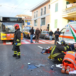 Taggia: violento scontro tra uno scooter ed una corriera, due ragazzi portati al Pronto Soccorso