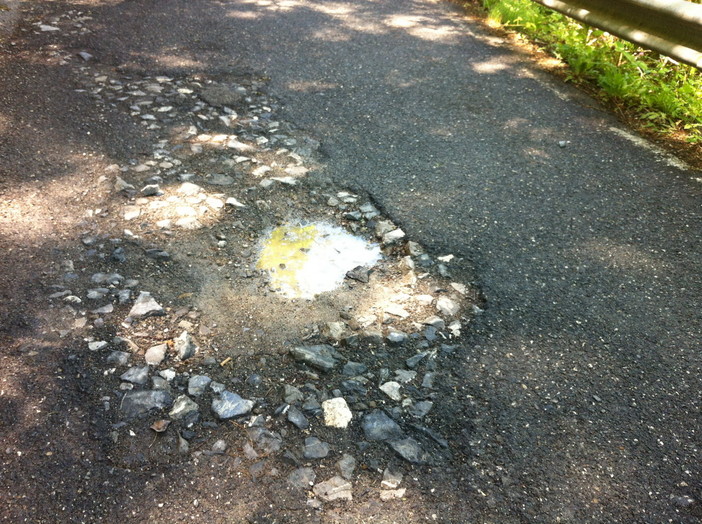 Le strade della Provincia sono in pessime condizioni e non ci sono abbastanza soldi. L'ente è pronto a chiuderne alcune