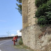 &quot;Sfalci d'erba raccolti dopo giorni, l'operato della ditta è superficiale&quot;: la lamentela di un ventimigliese