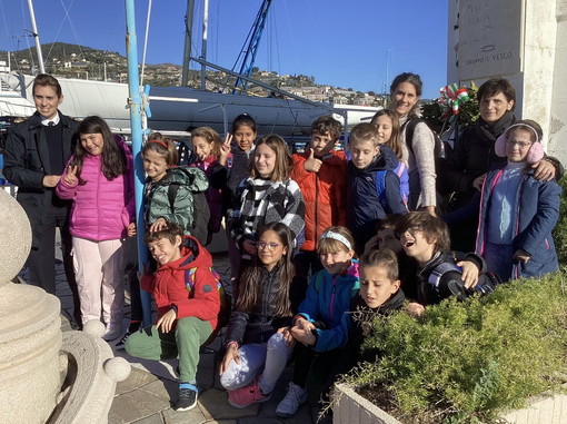 Sanremo: piccoli studenti della primaria 'Montessori' in visita allo Yacht Club Sanremo (foto)