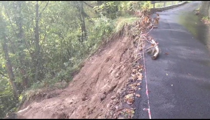 Valle Argentina: smottamento lungo la strada per Costa di Carpasio (Video)