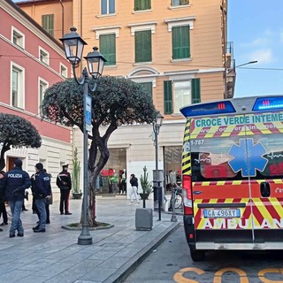 Ventimiglia, si sente male durante un convegno: mobilitazione di soccorsi in biblioteca (Foto)