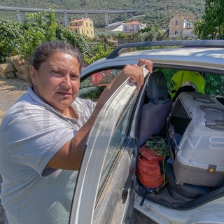 Sabina Camarda con Argentina all'interno della gabbia