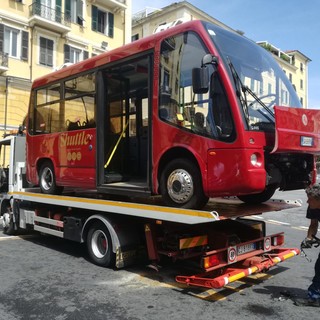 &quot;Imperia, abbiamo un problema&quot;, 'shuttle' in panne in piazza Dante dopo venti giorni dall'inaugurazione del servizio (foto)