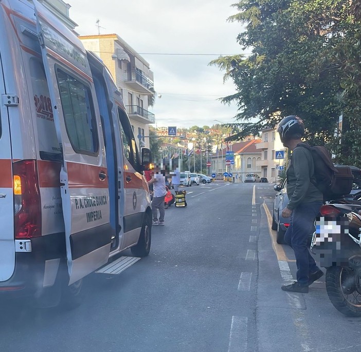 Scontro auto-moto in viale Matteotti a Imperia, ferito un 64enne