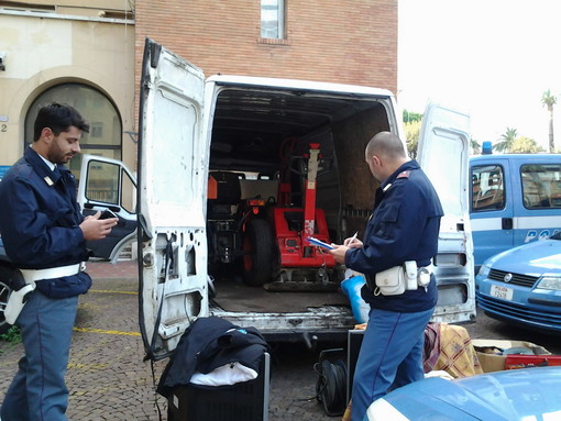 Weekend positivo per la Polizia di Frontiera: doppio arresto e sequestro di macchine operatrici ed un trattore