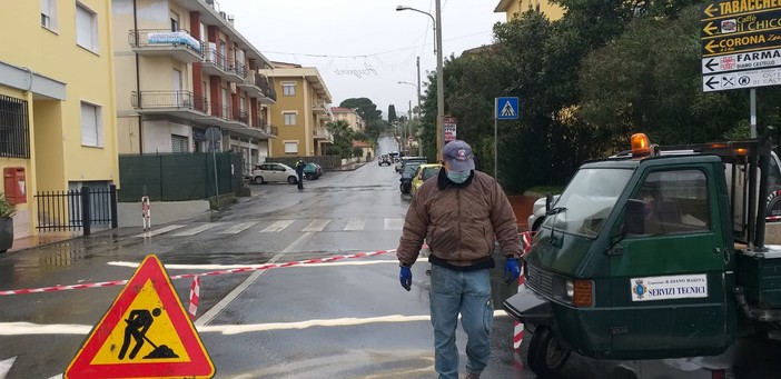 Diano Marina, tir perde gasolio e provoca un maxi sversamento lungo 3 chilometri (Foto)