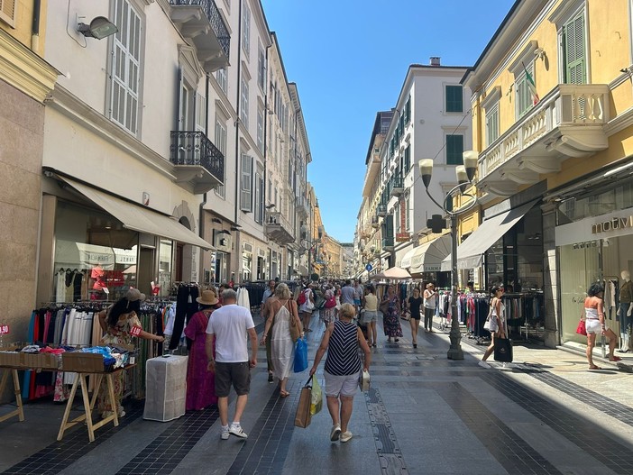 Sanremo, iniziati i 'Saldi di gioia': al via una due giorni all'insegna dello shopping (Foto)