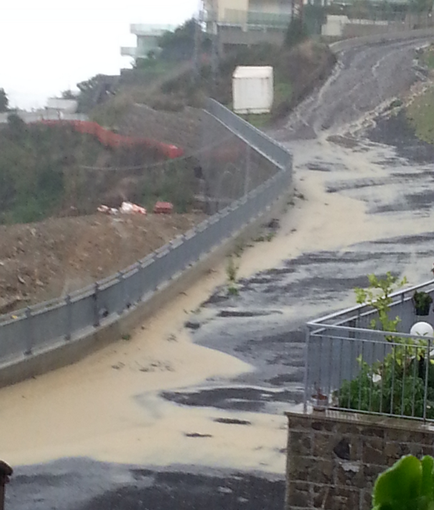 Sanremo: allagamenti in strada Cotta a San Lorenzo, la segnalazione degli abitanti