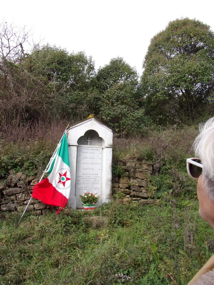 Sanremo, erbaccia allta alla stele dei partigiani in corso Inglesi, ANPI: &quot;Sindaco, così non va!”