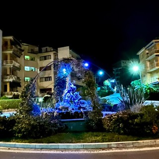 Bordighera, i monumenti si illuminano di blu per la giornate sui diritti dell'infanzia