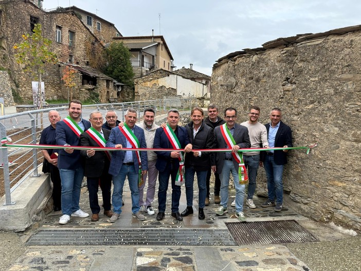 Urbanistica, inaugurata la nuova piazza di Cenova. Assessore regionale Scajola: &quot;Simbolo di ripartenza per tutta la comunità&quot; (Foto)