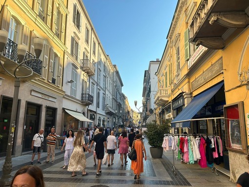 Confcommercio conferma per gennaio l'inizio dei saldi invernali