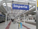 Regionale si ferma a Imperia per 'sosta pipì'. La capotreno: “Chi deve andare in bagno scenda”