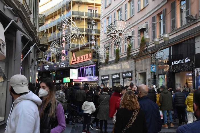 Verso la finale del Festival: tutti in giro per vivere la magia di Sanremo (foto e video)