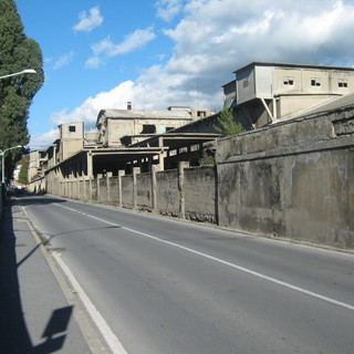 Imperia: ex Italcementi, lettore si chiede a quando l'abbattimento della struttura