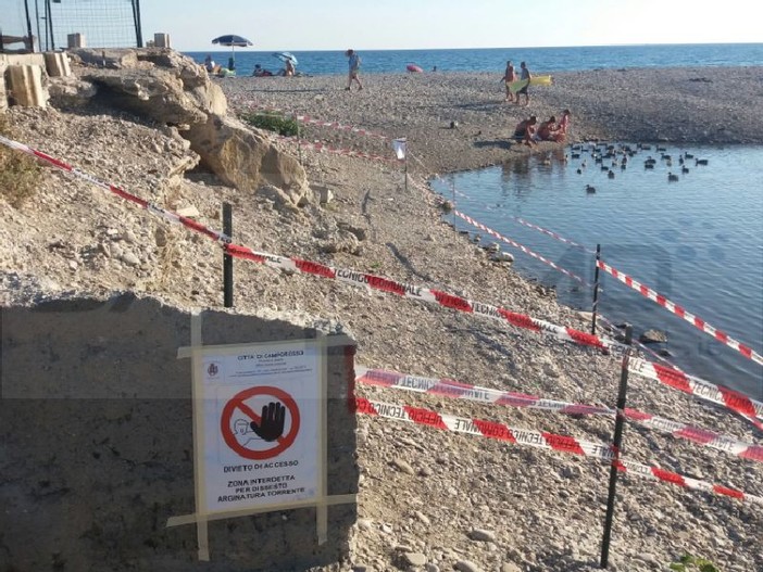 Camporosso: scogliera pericolante alla foce del Torrente Nervia sotto l'ex Bar A Onda, l'Amministrazione chiede l'intervento della Provincia