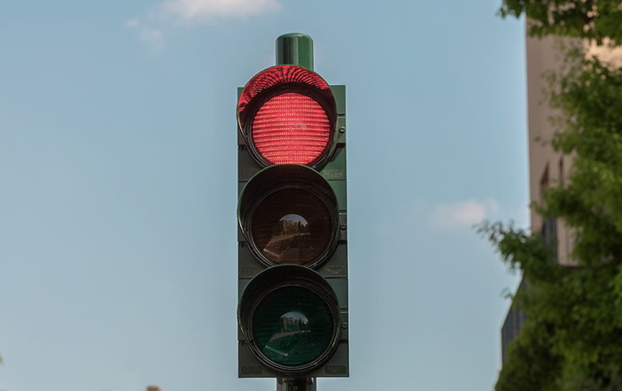 Ospedaletti: passaggi a oltre 140 km/h in città, a breve l'impianto semaforico 'Red Evolution'