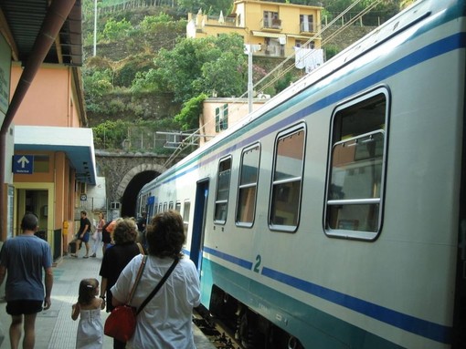 Allarme bomba sui binari tra la stazione di Genova P.Principe e di Genova Sampierdarena, soppressi diversi treni