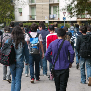 A Ventimiglia e Bordighera: è iniziato il tototema della Maturità. Tutti i risultati delle classi del Liceo Aprosio, dell’istituto Fermi, Polo e Montale