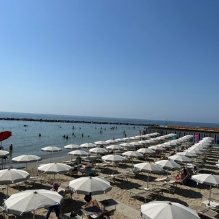 Sanremo, bel tempo e turisti non placano le paure dei balneari: &quot;Maggio e giugno hanno rovinato la stagione&quot; (Foto)