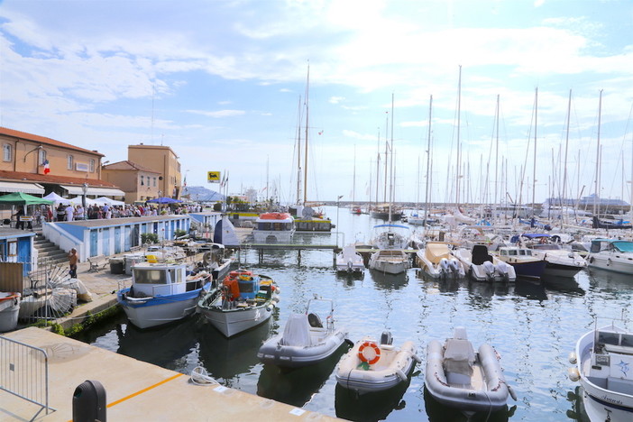 Sanremo: è tornata la nave da crociera Tui Discovery, che cosa chiedono i 1200 crocieristi quando arrivano al porto vecchio?