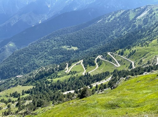 Strada dei 46 tornanti, disco verde anche per le bici ma solo per i residenti delle valli Roya e Vermenagna