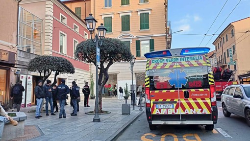 Ventimiglia, si sente male durante un convegno: mobilitazione di soccorsi in biblioteca (Foto)