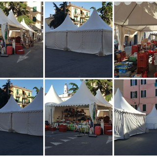 Imperia: posizionati gli stand di 'Mercantineja' in attesa della riapertura di sabato (foto)