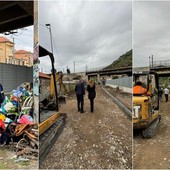 Ventimiglia, accumulava rifiuti sotto il cavalcavia di Nervia: sgomberato accampamento abusivo (Foto)