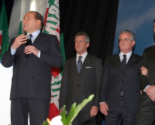 In questa foto d'archivio Silvio Berlusconi, l'avv. Adriano Battistotti e Claudio Scajola