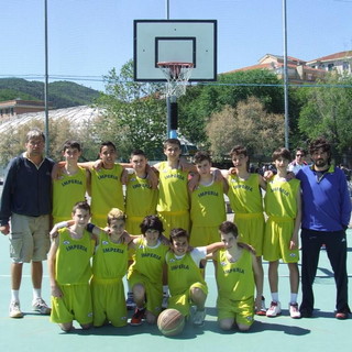 Nella foto gli atleti della selezione provinciale di imperia: Cologgi e Lo Piccolo (Blue Basket Diano Marina) Saturno, Teutino, Mondino, Troia e Donetti (Ranabo), Fiore, Genovese, Abbo, Arturo (Sea Basket Sanremo) Rabaglio (Bvc Sanremo). Allenatore: Mauro Bonino Assistente: Gabriele Alessio Un grazie agli atleti Andreini, Lupano, Streppa, Bolgioni, Stoppino e Vivo che si sono impegnati negli allenamenti.