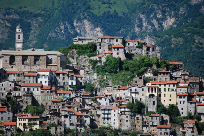 Triora: domenica 14 agosto, appuntamento con il 'Festival del Libro e dello Scrittore Ligure'